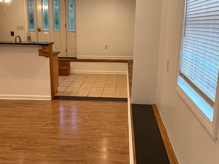 2800 Hartford Ave #4 — Photo 4