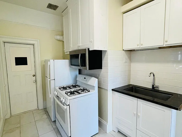 2908 Folsom St #3 — Photo 6