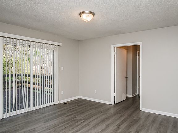 4th image of 1706 Golf Club Ln NW