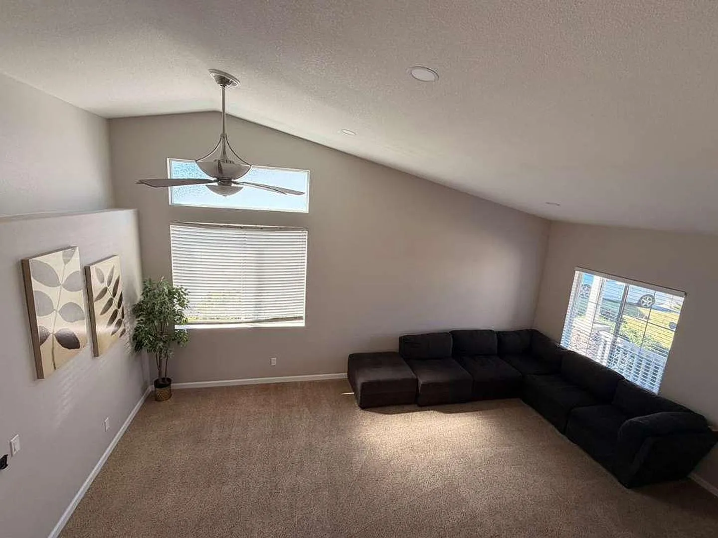 Mid-Term Rental - Beautiful 4 Bedroom Pool Home in South Temecula! — Photo 4