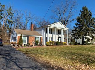 319 Riverview Dr, Youngstown, NY 14174