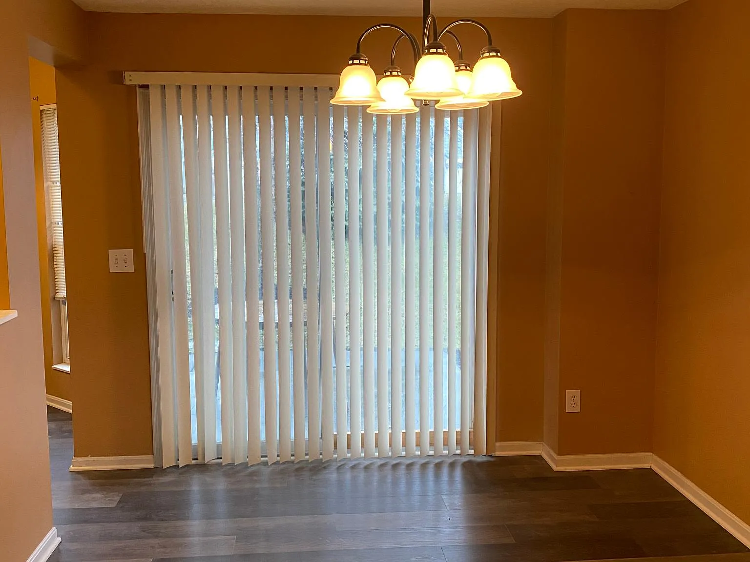 3 bed, 2.5 bath, 1509 sqft, $2,330 — Photo 3