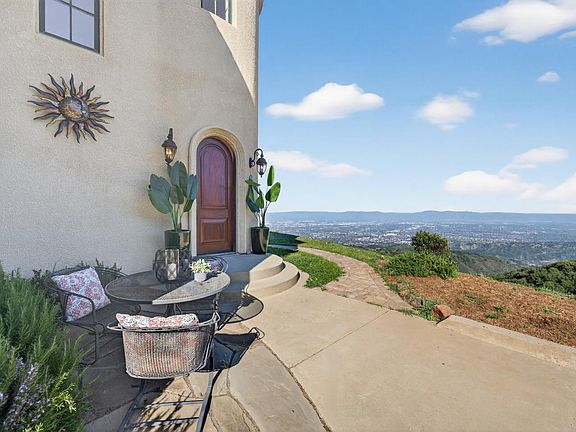 5th image of 17599 Montebello Rd