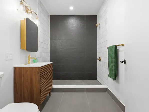 1851 Cornelia Street image 8 of 18