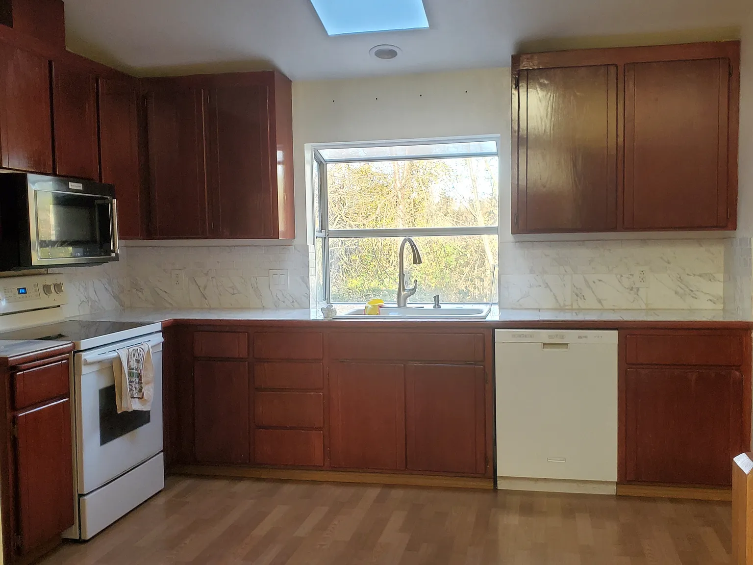 4 bed, 2.5 bath, 1970 sqft, $3,350 — Photo 2