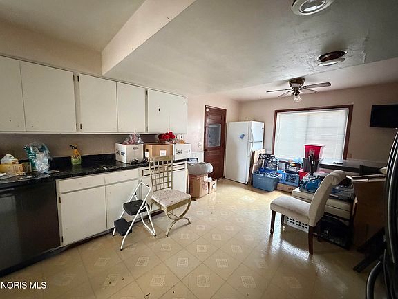 5th image of 142 Van Buren Ave