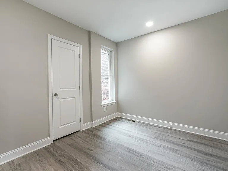 3130 Dickinson St — Photo 14