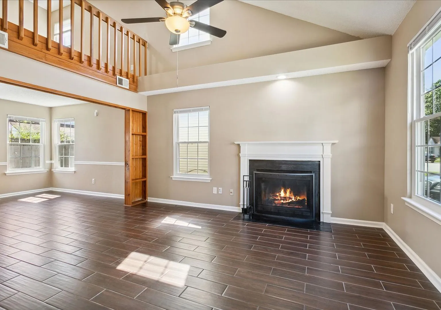Modern Contemporary Town House — Photo 2
