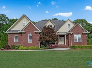 102 Mitchem Ln, Albertville, AL 35951