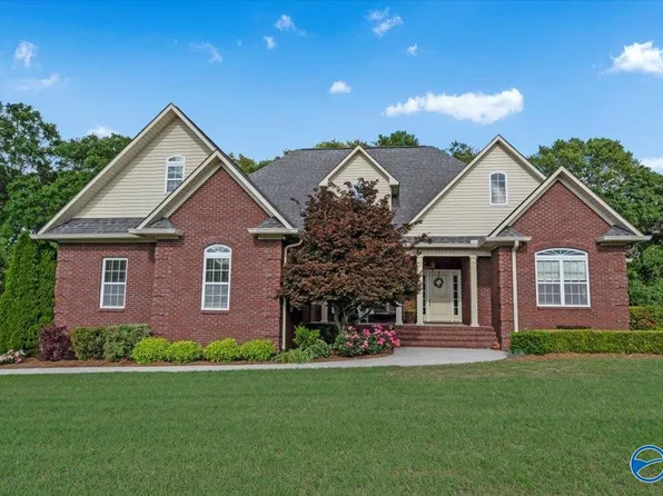 102 Mitchem Ln, Albertville, AL 35951