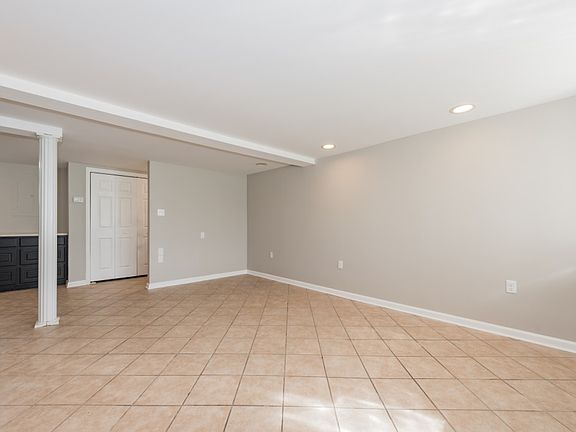 3rd image of 4010 Palmetto Dr