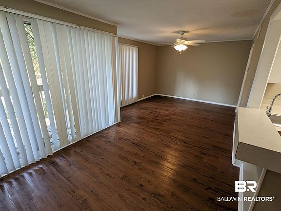 3rd image of 1086 Seacliff Dr N #1086