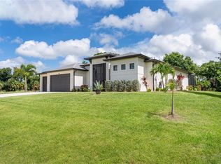206 Baytree Dr, Rotonda West, FL 33947