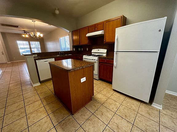 5th image of 1619 Royal Chase Dr