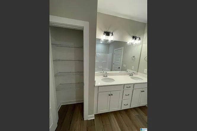 9047 Ivanhoe Dr — Photo 18