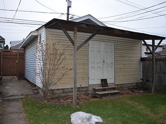 3rd image of 10052 S Avenue L