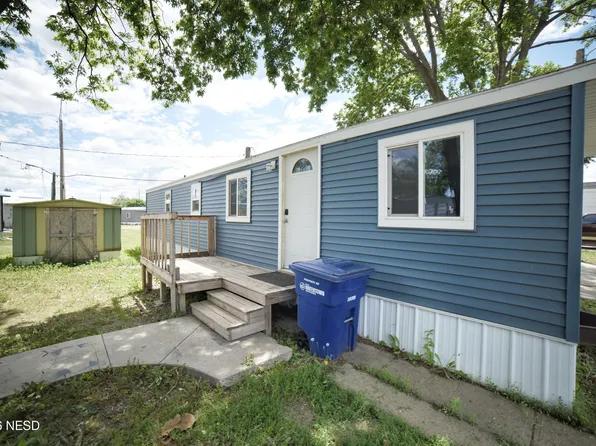 204 9th St SW, Watertown, SD 57201