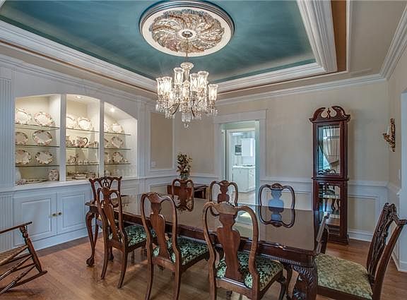 4th image of 901 Hillmont Ct
