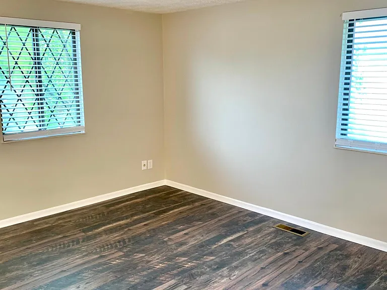1891 Fernwood Pl — Photo 5