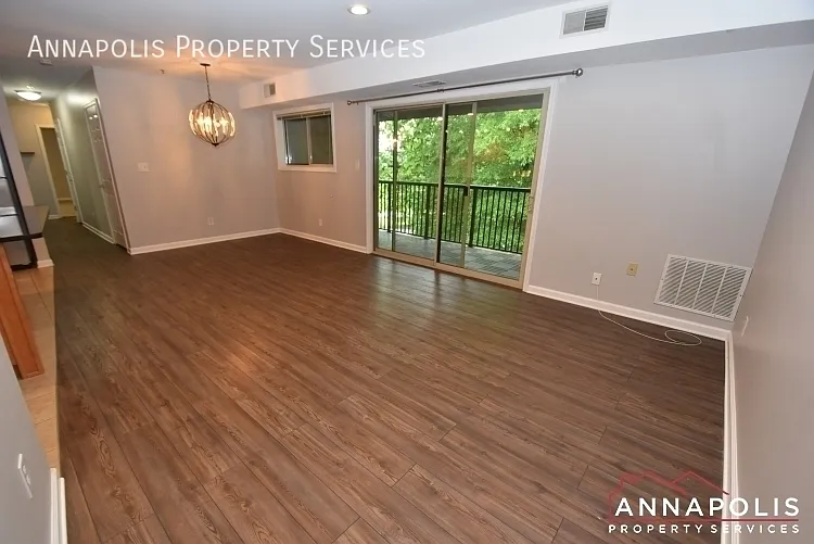 1101 Primrose Ct #302 — Photo 5