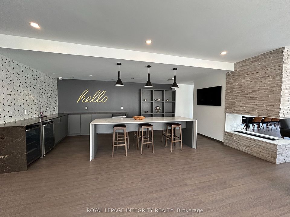 1st image of 435 Albert St #902