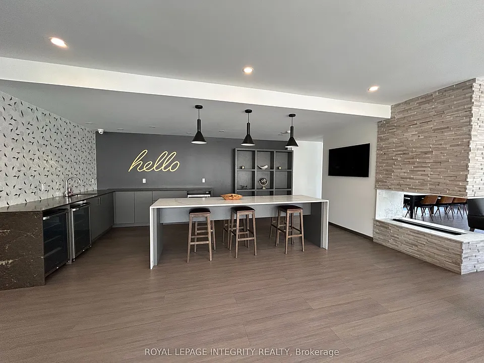 435 Albert St #902