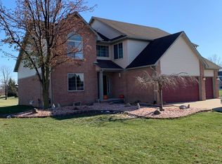 26402 Blue Heron Dr, Flat Rock, MI 48134