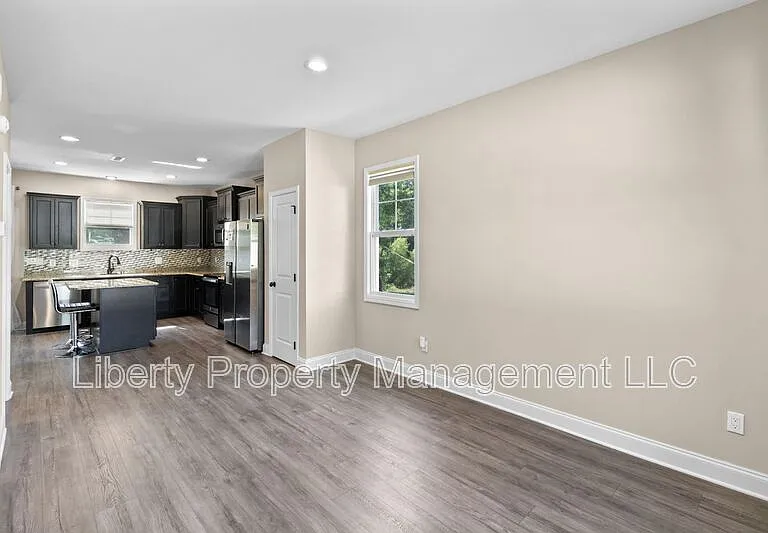 4199 Overhills Rd — Photo 3