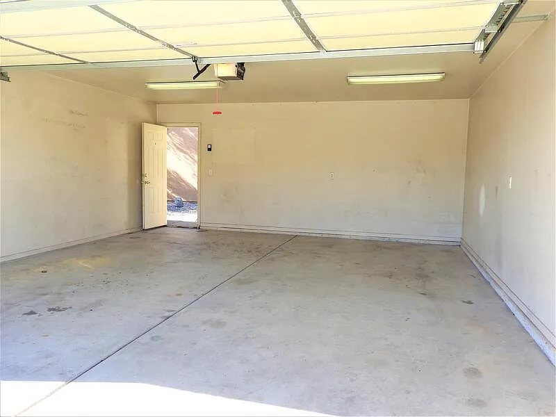 2 bed, 2.0 bath, 901 sqft, $1,141 — Photo 4