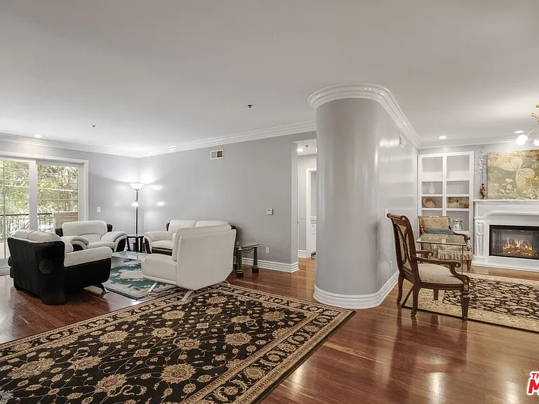 850 N Croft Ave #203 — Photo 5
