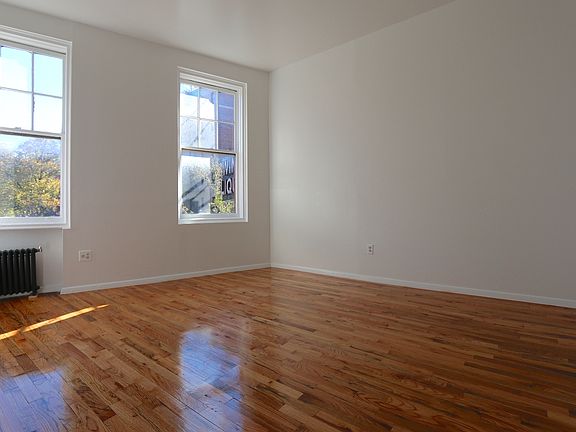 3rd image of 90 Bank St APT 1A
