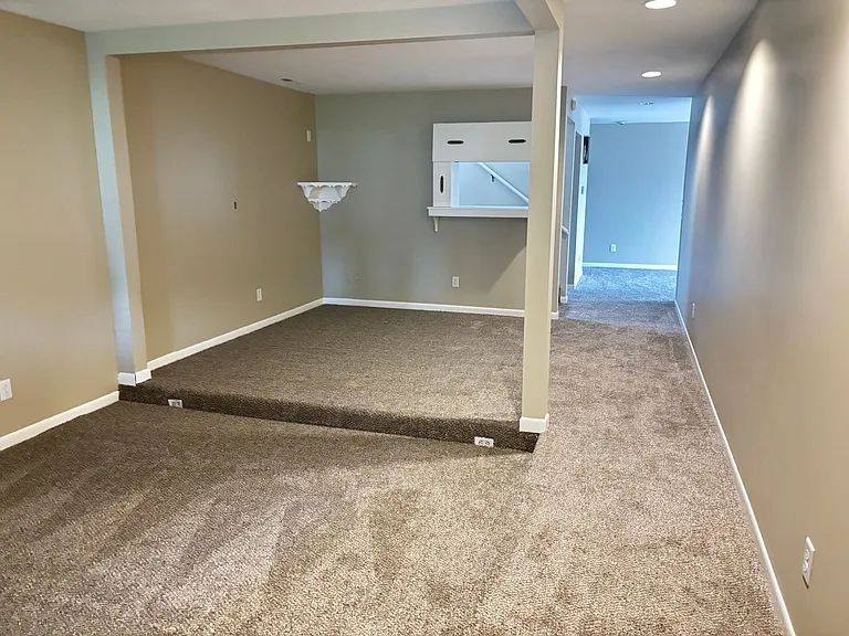 Hillside Apartments — Photo 8