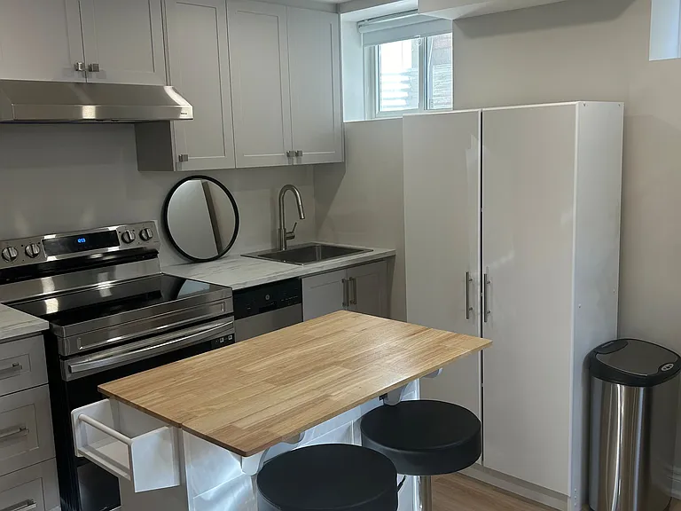 25 Roma Dr #BASEMENT — Photo 12