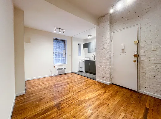 Rented by Kahen Properties | media 3