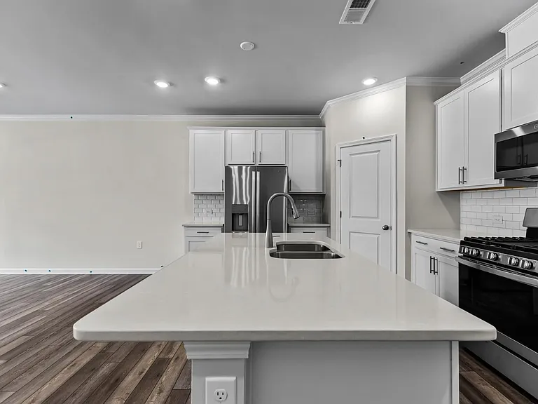 5104 Anamosa St — Photo 5