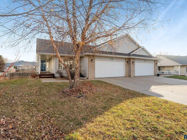 1708 S Campbell Trl, Sioux Falls, SD 57106