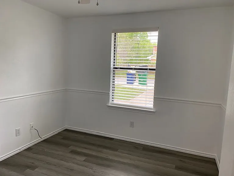 203 W Willow St — Photo 6