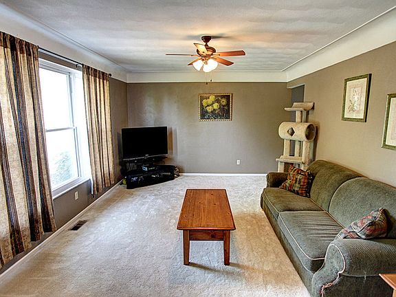 5th image of 3693 Olde Willow Dr