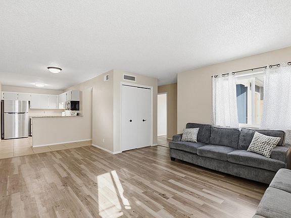 5th image of 905 Los Reyes Ct SE