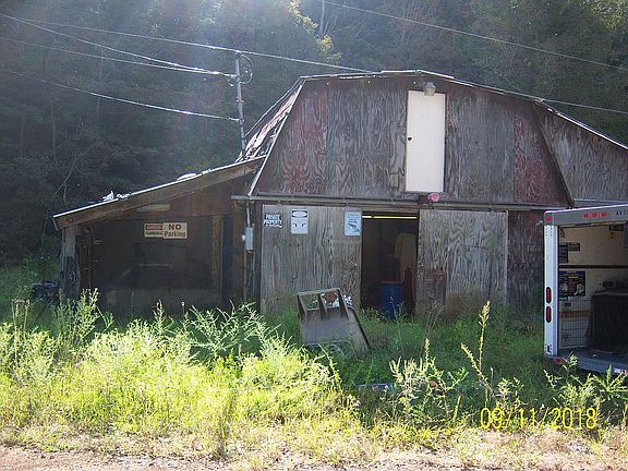 Small barn type garage

