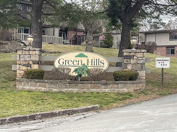5th image of 7 N Millholland Dr