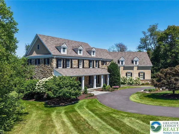 2021 Sir Walters Way, Hellertown, PA 18055