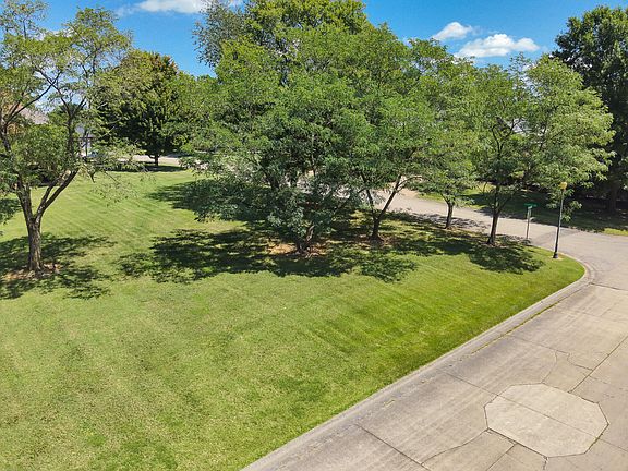 2nd image of 1201 Beresford Way