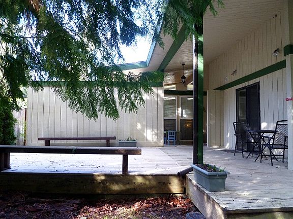 3rd image of 16734 72nd Ave NE