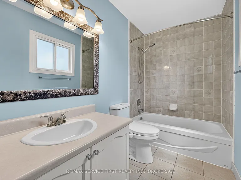 877 Muirfield Cres — Photo 28