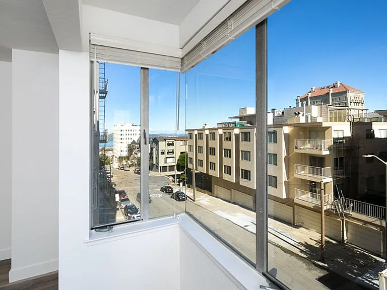 2200 Jackson St — Photo 2