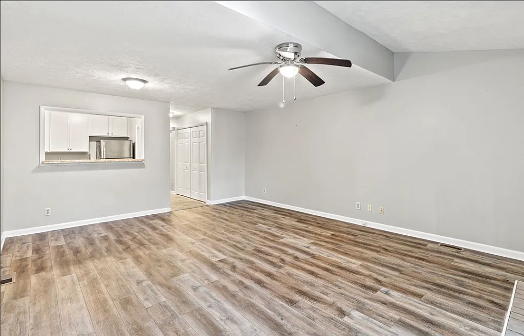 1190 Wrenwood Ct — Photo 3