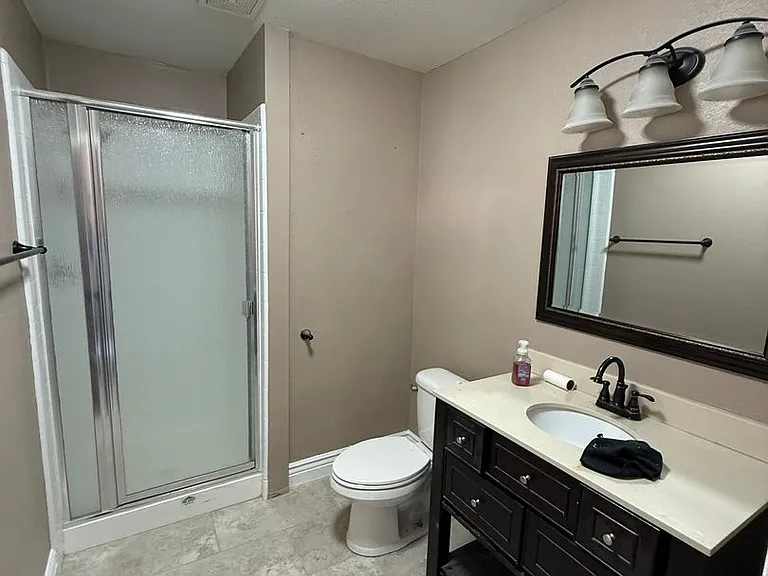 536 W Greenwood Ave — Photo 3
