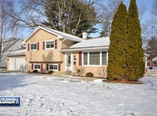 327 Pine St, Batavia, IL 60510