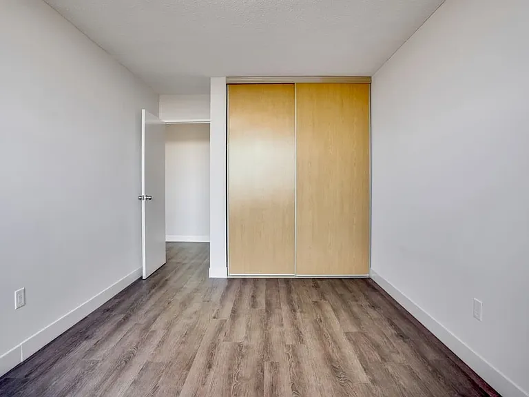 10 Tuxedo Ct — Photo 11